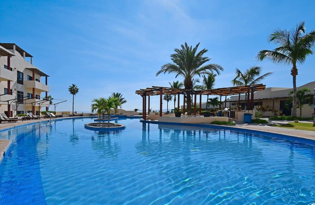 Oceanview Studio, Resort-style Stay - Pool/BBQ/Gym