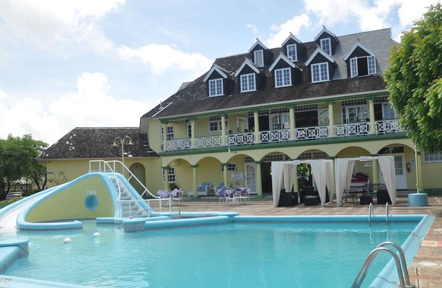 Ocho Rios beach front @ Sandcastles Resort