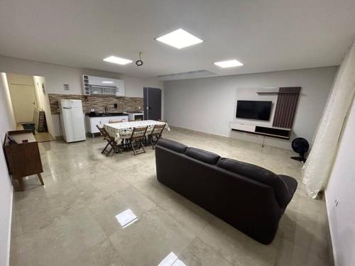 Oka Guaranis - casa aconchegante para grupos c ar condicionado e café da manhã