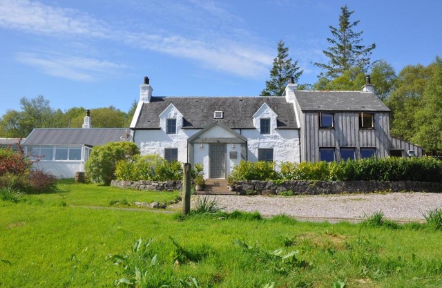 Old Kyle Farm - Stunning Views - 2 mins from Skye Bridge