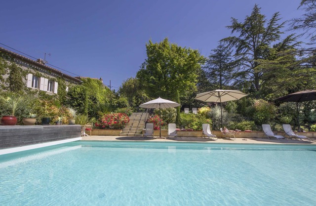 Old Mansion & Bohemian vintage design touch. Historical Park & ​​large pool.