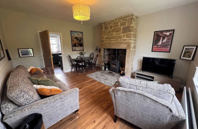 OLD STATION COTTAGE, pet friendly, with open fire in Kielder