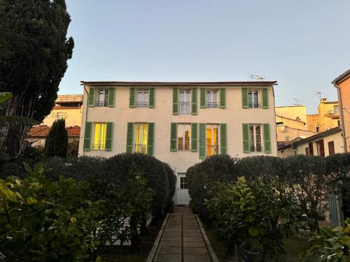 Old town-Exceptional Apartment-in absolute calm
