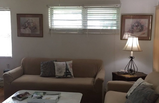 Older cozy efficiency home near downtown Birmingham and UAB