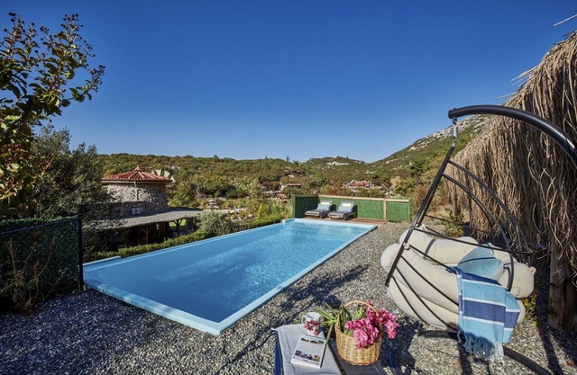 Oleander Cottage - Two Bedroom Resort, Sleeps 5