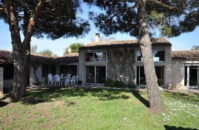 Oléron island large house with private no overlooking, garden near to the ocean