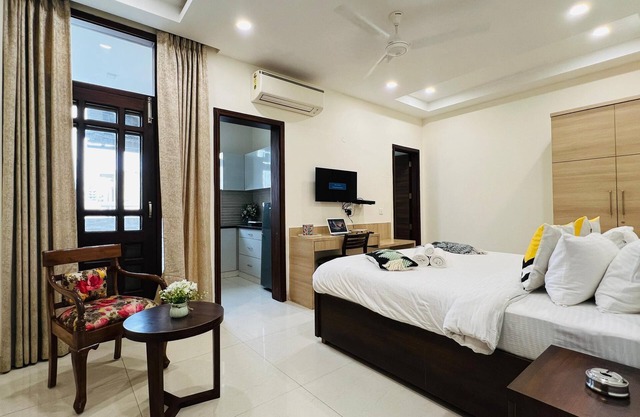Olive Service Apartment-Golf Course Road