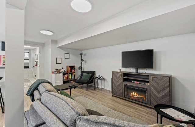 Olympian-Hosted Suite: Mountain & City Escape