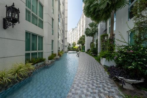 Olympus City garden by lsqstays