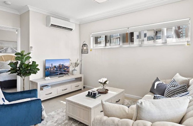 On Point! 2Bed/2Bath/1Car < 2kms to CBD