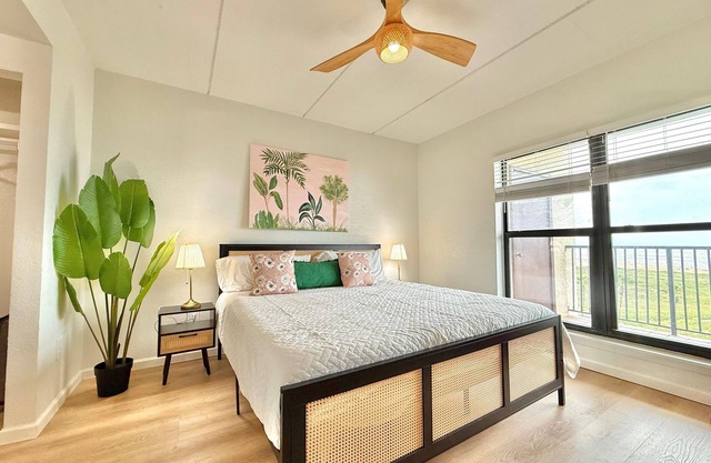 On the beach - Modern Luxury condo - Ocean & Pool Views