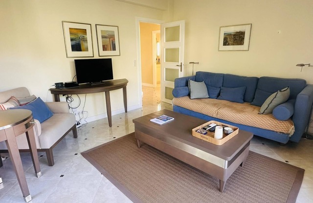 One Bed apartment just minutes walk from the Croisette and the Palais in a secure residence - 1693