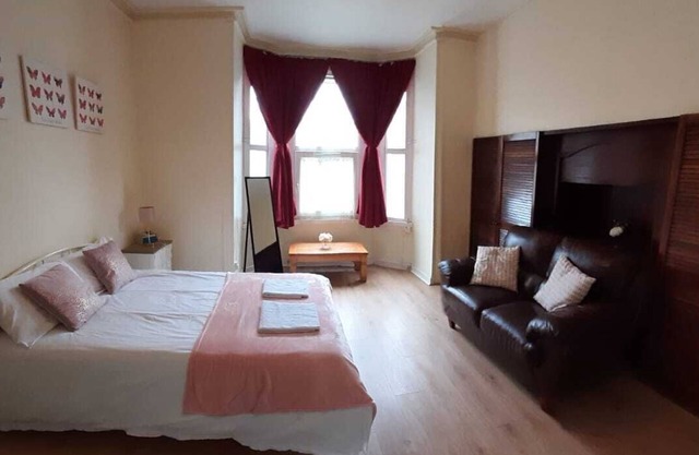 One bed flat in listed Georgian building