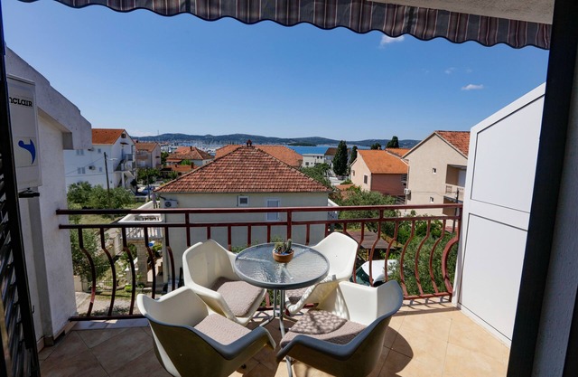 One bedroom apartment with terrace and sea view Biograd na Moru, Biograd (A-21048-b)