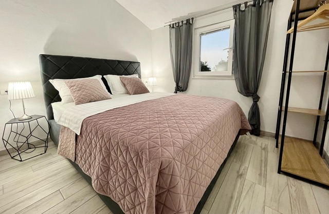 One bedroom apartment with terrace Biograd na Moru, Biograd (A-23751-a)