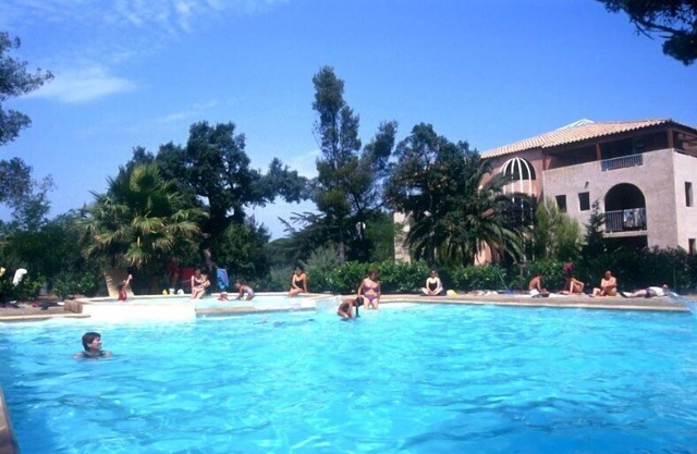 one bedroom apartment for rent with pool in the residence near the beach