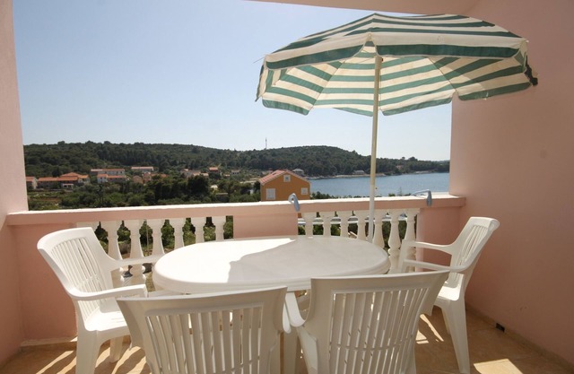 One bedroom apartment with terrace and sea view Cove Soline, Dugi otok (A-448-d)