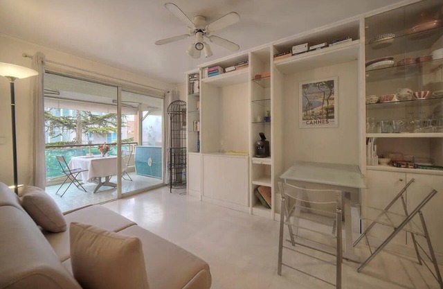 One bedroom apartment in the center of Cannes walking distance to the Palais des Festivals and beach - 2198