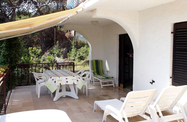 One bedroom apartment with terrace and sea view Brgulje, Molat (A-6241-b)