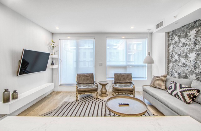 One bedroom on 17 ave. Stampede grounds
