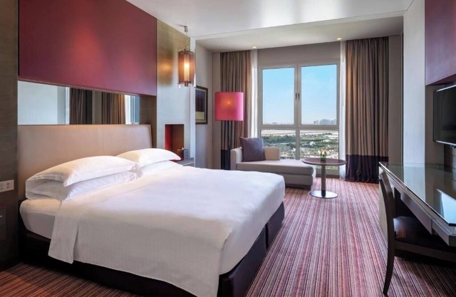 One Bedroom Suite Near Khalifa Park
