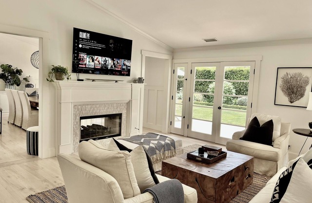 One Block to Zuma Bch-Trancas Village/4 Bdr/Private Yard/Firepit