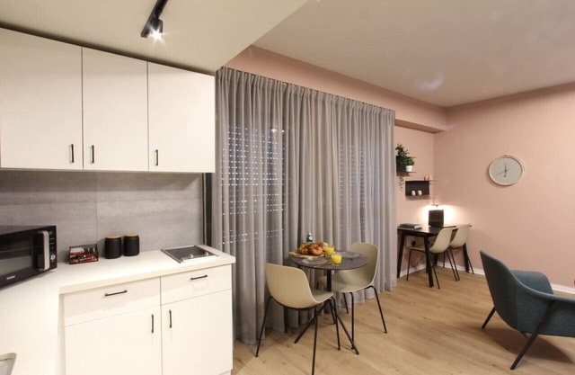 One BR Apt TLV TAU by SeaNRent