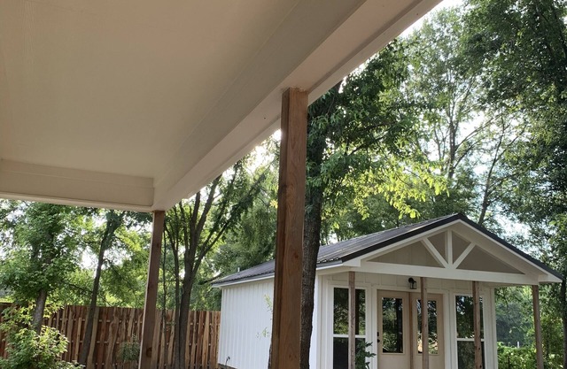 One of five modern bungalows- 1st Monday Trade Days, Music Festivals, East Texas