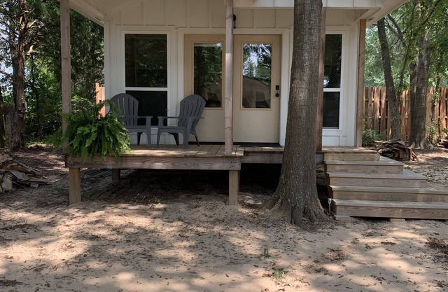 One of five modern bungalows -1st Monday Trade Days, Music Festivals, East Texas