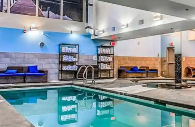 One Spacious Room with king bed & sofa bed.W/pool/tub