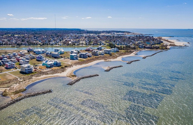 Only 1 Block to the Beach - Community Pool - Featured on HGTV!