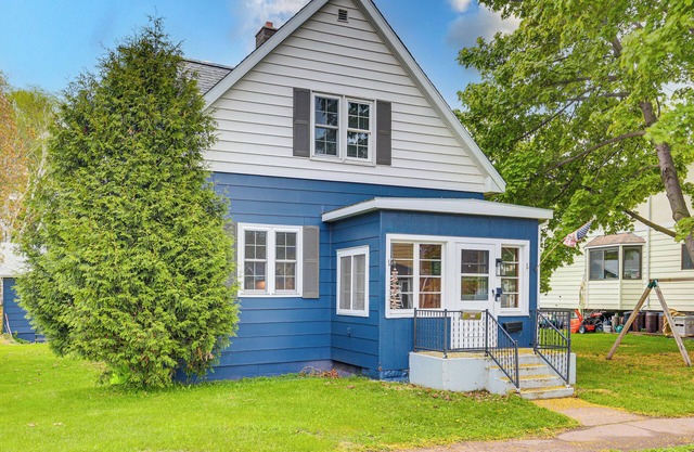 Ontonagon Home w/Fire Pit - Steps to Beach!
