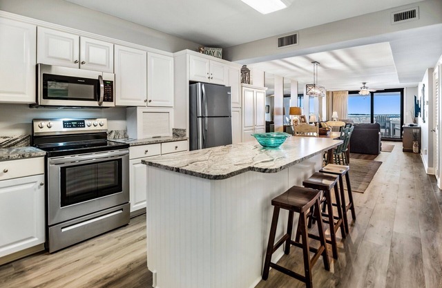 OPEN CONCEPT FLOOR PLAN, LARGER THAN A STANDARD 1 BEDROOM! 1 FREE BEACH CHAIR SE