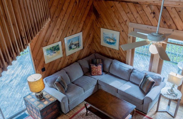 Open Floor Plan, Extensive Decking, Close to Gardiners Bay Beach and.