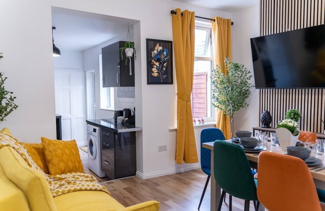Open Mind Property - Luxury 5 Beds & Free Parking