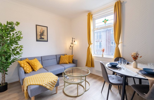 Open Mind Property - 4 Beds & Free Parking