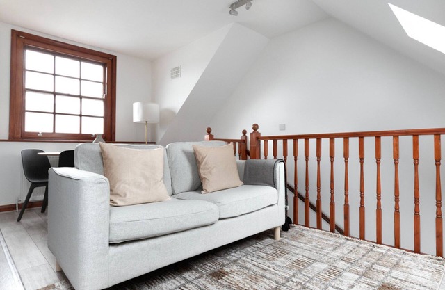Open plan Shoreditch 2BR Duplex, nr Liverpool St. Station, by Blueground