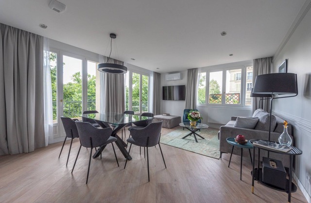 Opera, 2bed/2bath, sleeps 6
