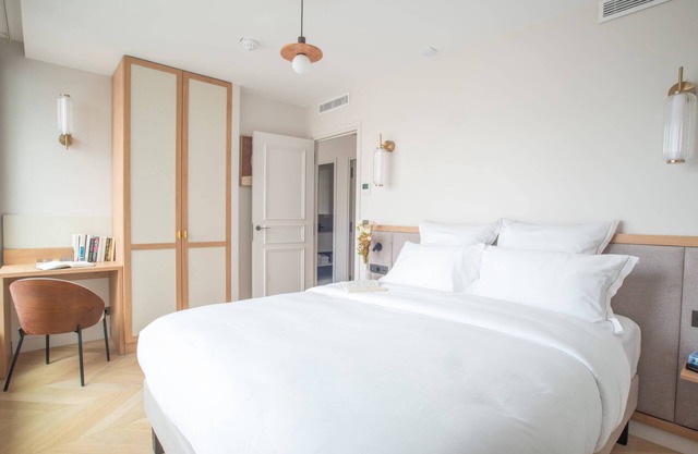 Opera - One Bedroom Balcony