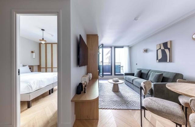 Opera - One Bedroom Balcony