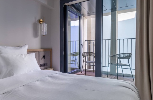 Opera - One Bedroom Balcony