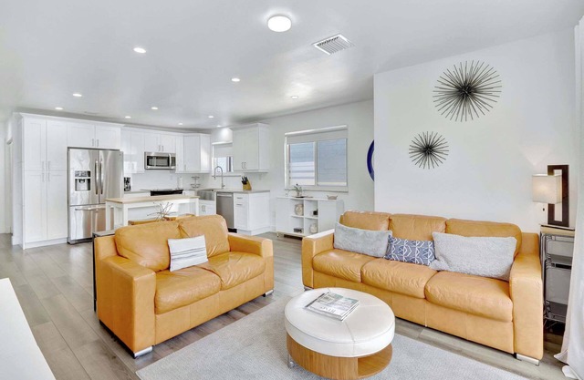 Orange Dream in the Sky, Pool 3 bed 2 bath