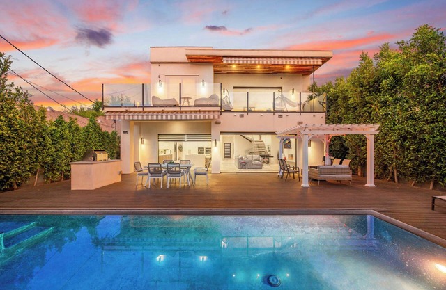 Orange Villa #D, Pool and Spa
