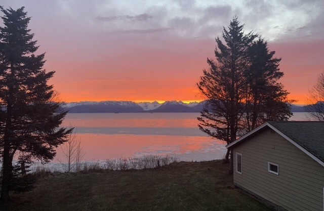 ORCA HOUSE SPECTACULAR VIEW! KACHEMAK DRIVE