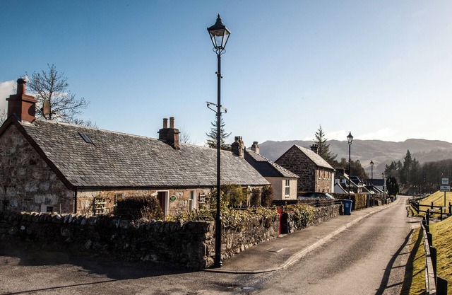 Original lock keepers cottage by caledoinian canal close to Lochness