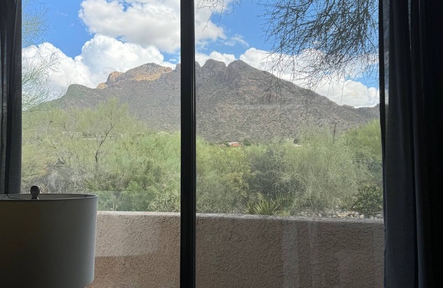 Oro Valley Mountain View Town Home - Close to EVERYTHING