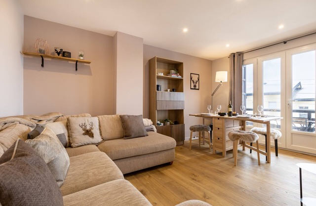 Orpin - superbe appartement rénové 2 personnes avec grande terrasse plein sud, belle vue