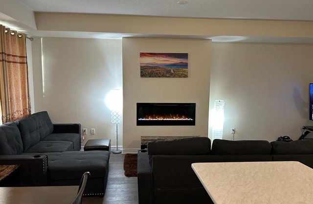 Oshos place is brand new townhouse, fully furnished, minutes from Niagara Falls
