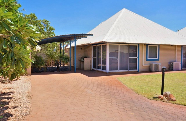 Osprey Holiday Village Unit 101/2 Bedroom apartment in complex with a pool
