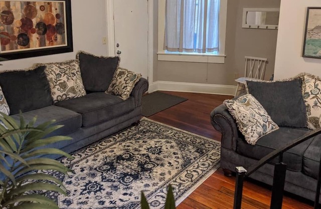 OTR/Pendleton Spacious 2-bedroom Condo